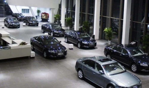 國(guó)內(nèi)最大汽車經(jīng)銷商賣地求生，店員工資數(shù)月未發(fā)，行業(yè)危機(jī)凸顯